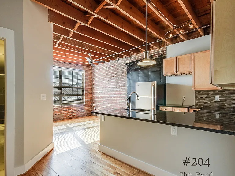 Landmark at 1700 Apartments — Photo 16