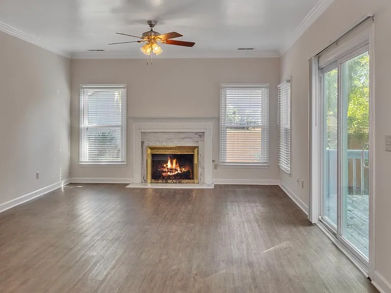 207 Essex Dr — Photo 12