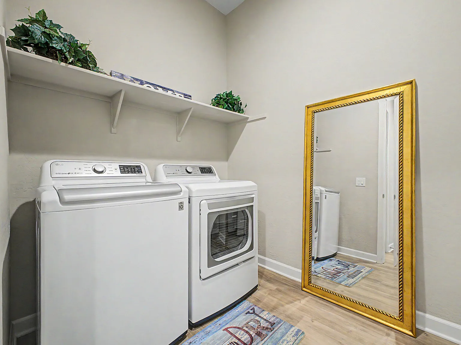 3 bed, 2.5 bath, 2134 sqft, $3,300 — Photo 4