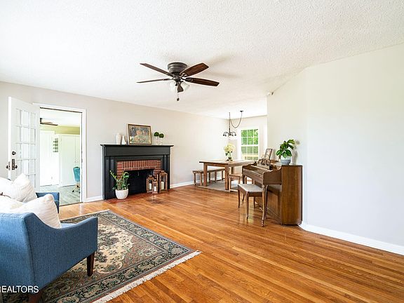 2nd image of 4705 W Lincoln Cir