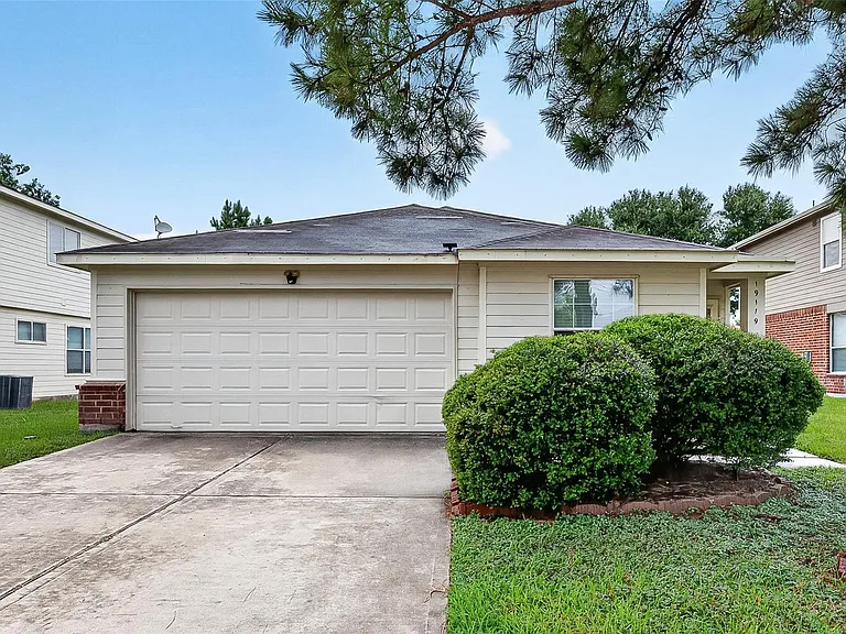 19119 Yaupon Ranch Dr — Photo 1