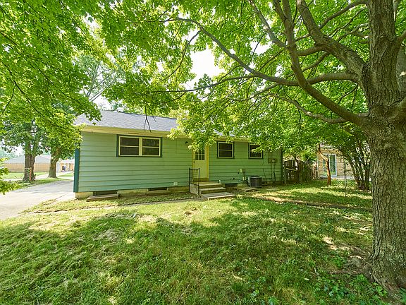 4th image of 5762 W 33rd Pl