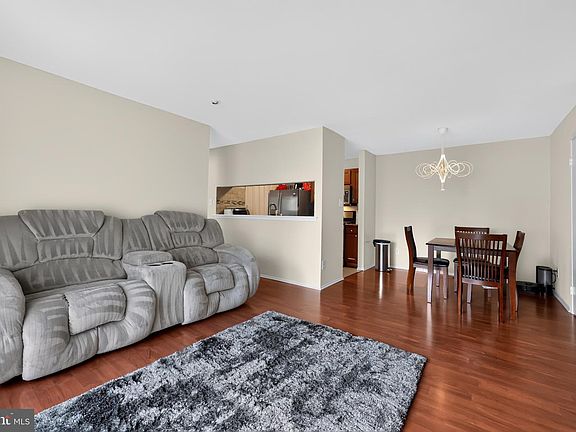 4th image of 1605 Woodhollow Dr