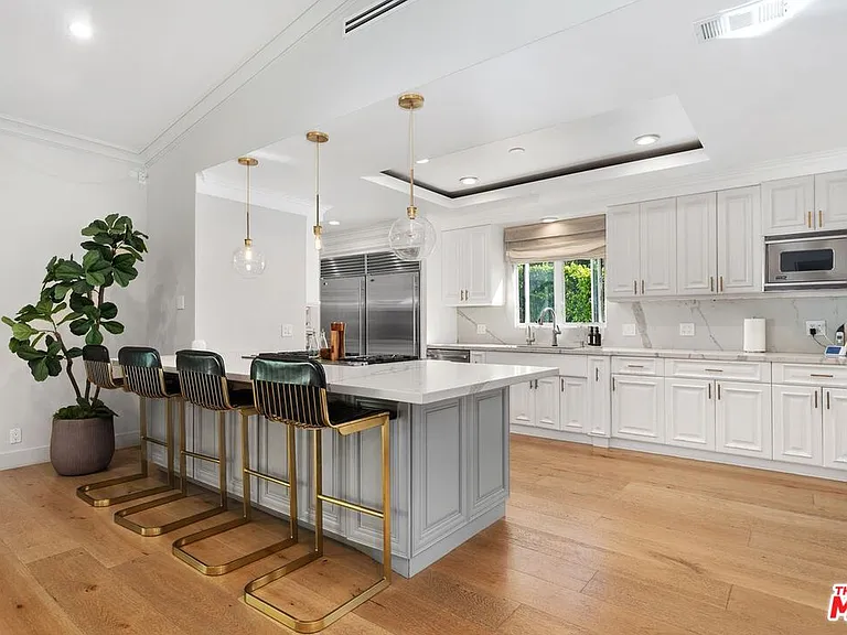 2120 San Ysidro Dr — Photo 11