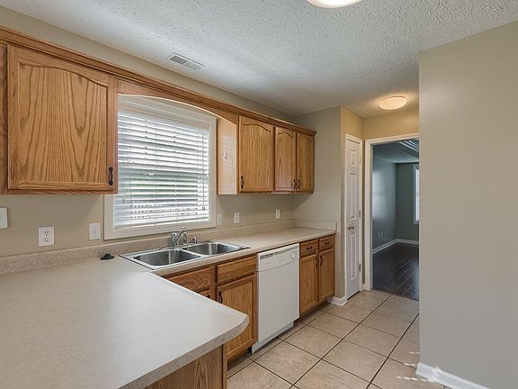 5th image of 2209 Emerald Ct