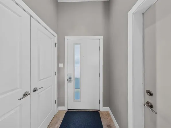 83 NE Aquitania Cir W #4, Lethbridge, AB T1J 5M5