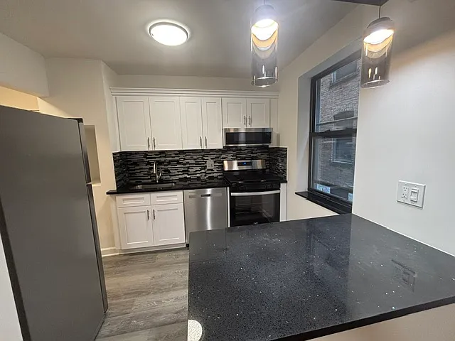 30-79 33rd St #4A — Photo 1