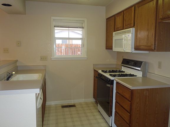 4th image of 3130 Parkview Dr