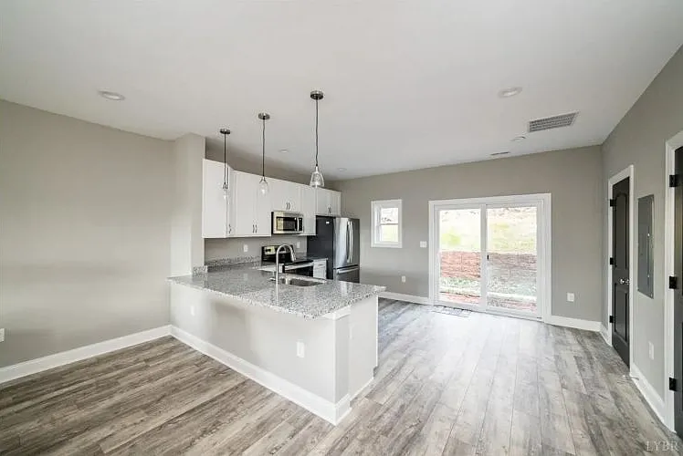 3 bed, 2.5 bath, 1346 sqft, $1,695 — Photo 4