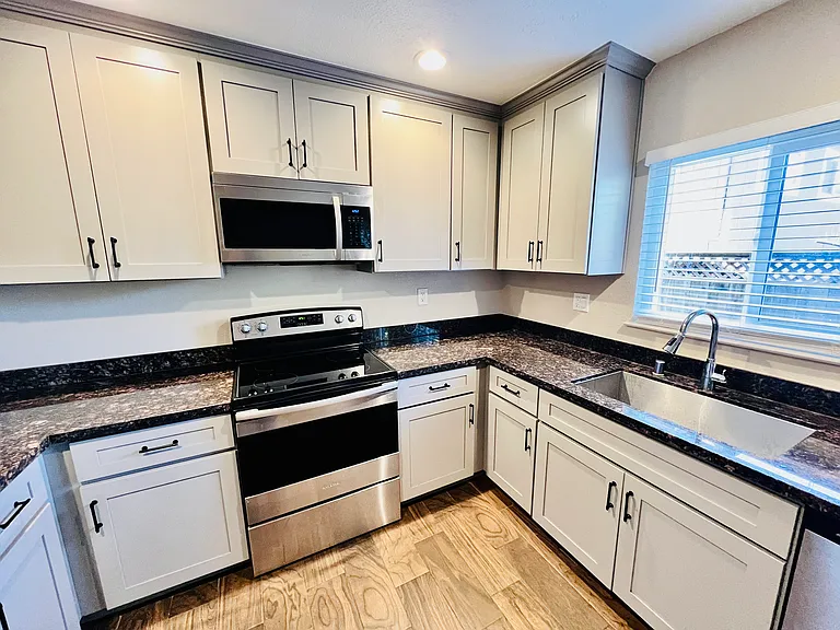 811 Brown St #A — Photo 2