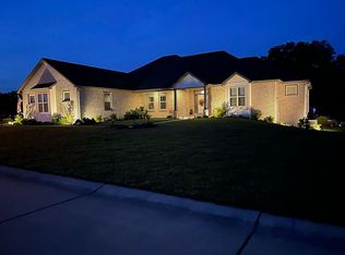 212 Wyndridge Ct, Belleville, IL 62226