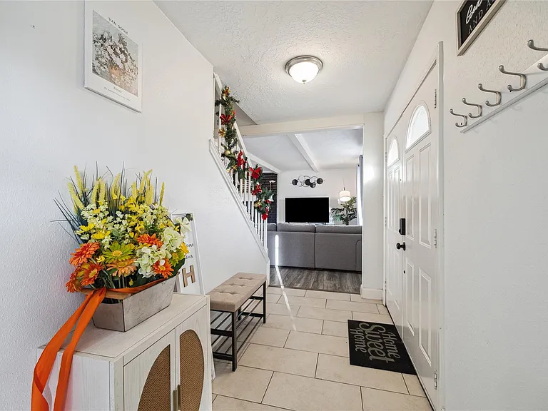 15302 La Mancha Dr — Photo 4