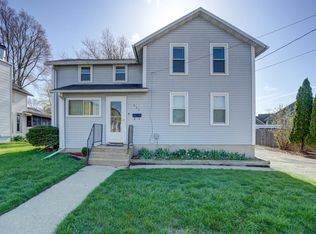 609 8th St, Stoughton, WI 53589