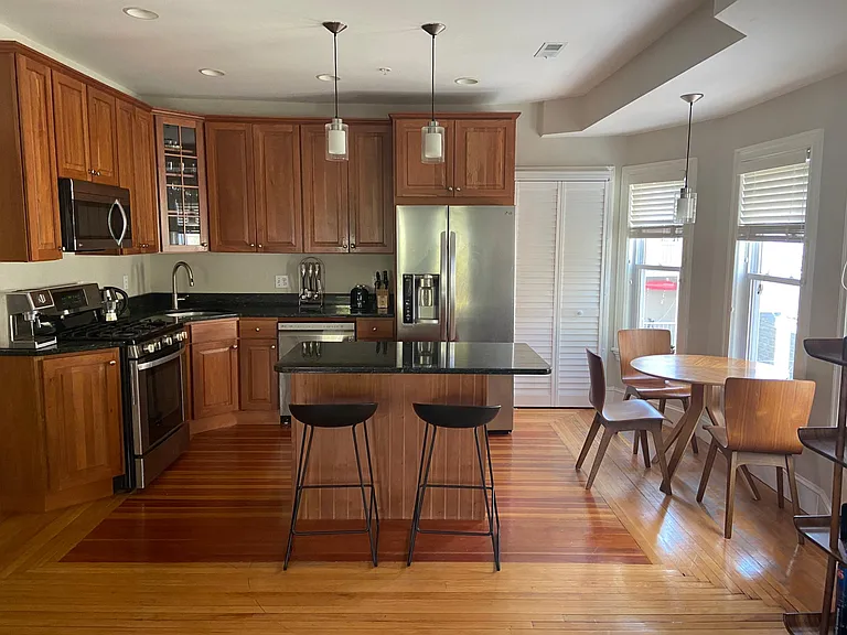 39 Pearson Ave — Photo 5