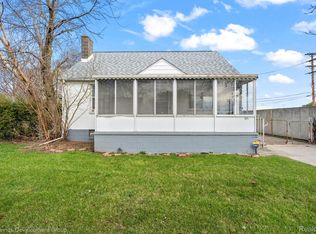 7571 Standard Ave, Center Line, MI 48015