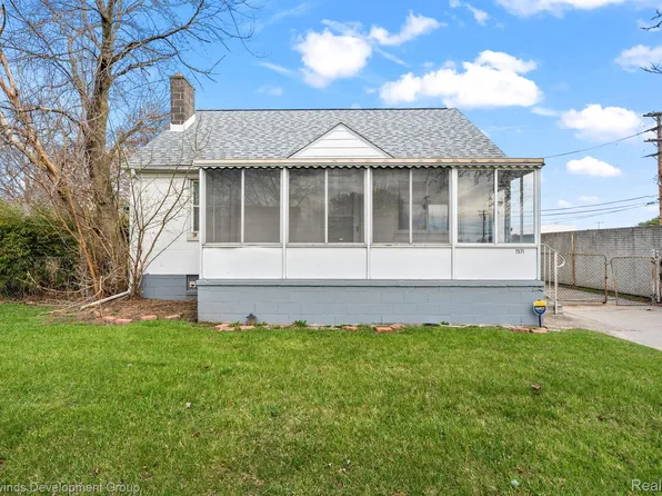 7571 Standard Ave, Center Line, MI 48015