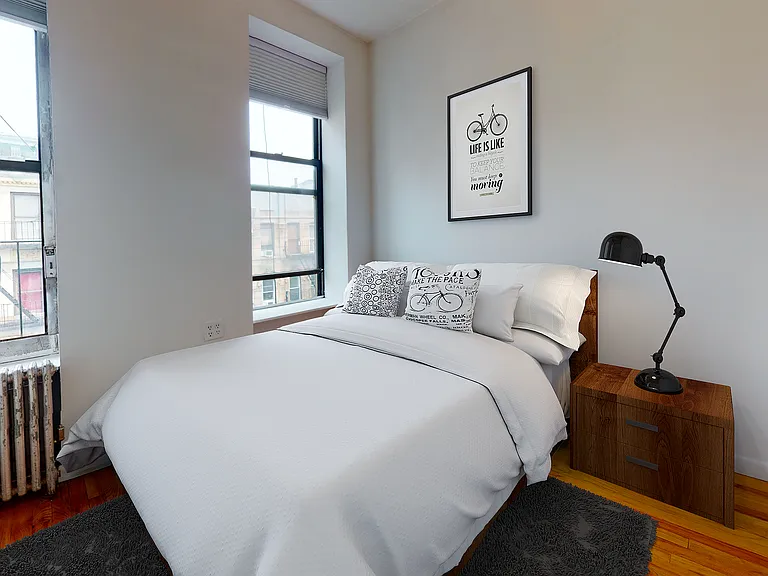 214 E 10th St #22 — Photo 2
