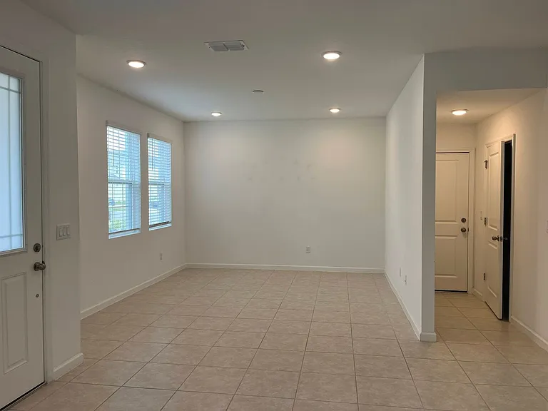 998 Spring Palms Loop — Photo 3