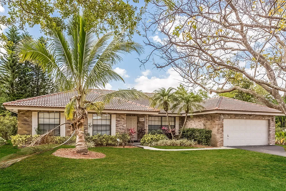 4 bed, 2.0 bath, 2514 sqft, $4,855 — Photo 1