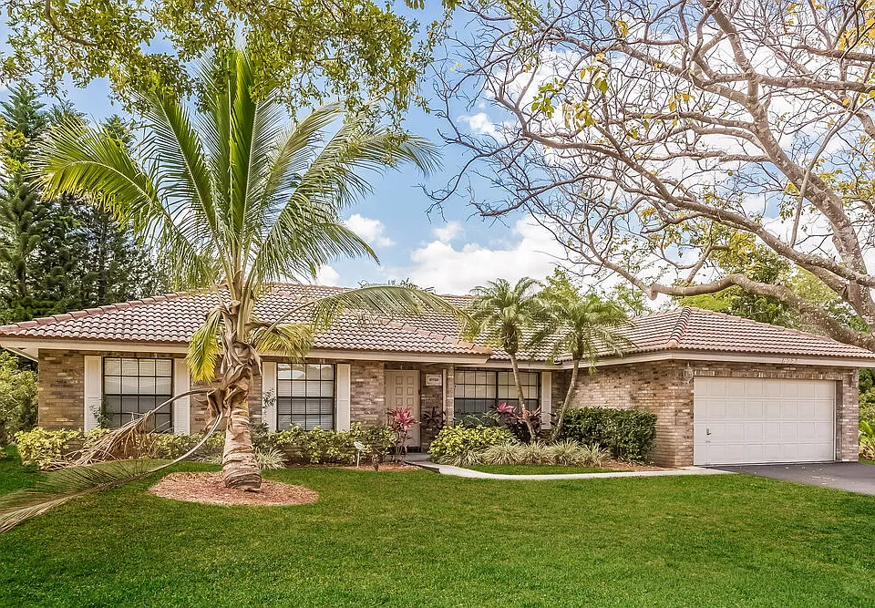 8722 NW 49th Dr