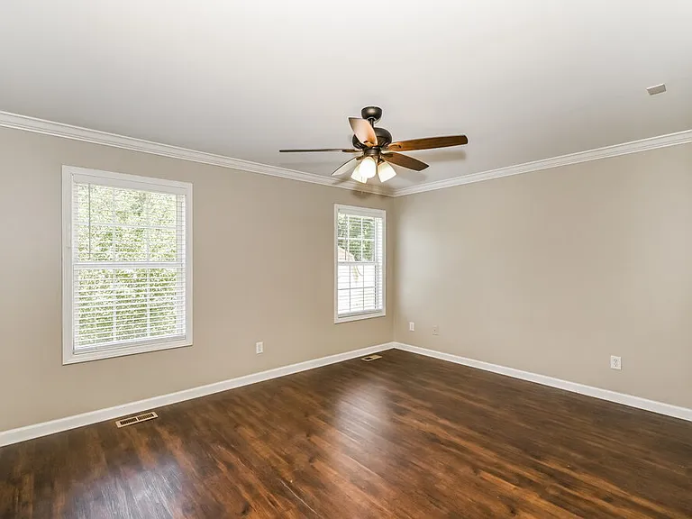 3418 Leslie Ln — Photo 10