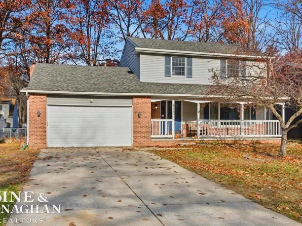 4220 E Surrey Ln, Fort Gratiot, MI 48059