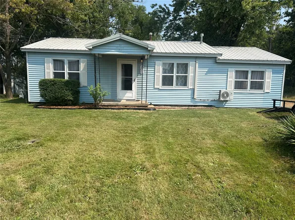 205 3rd St, Warner, OK 74469
