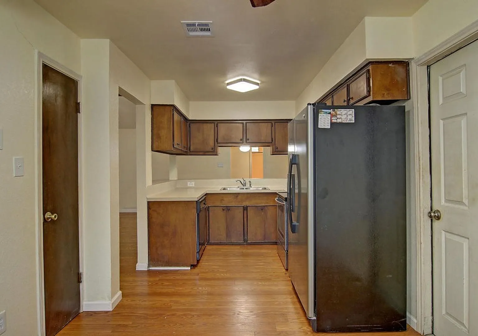 11401 Woodway Creek - 3/Bed 2/Bath - $1,695/month — Photo 3