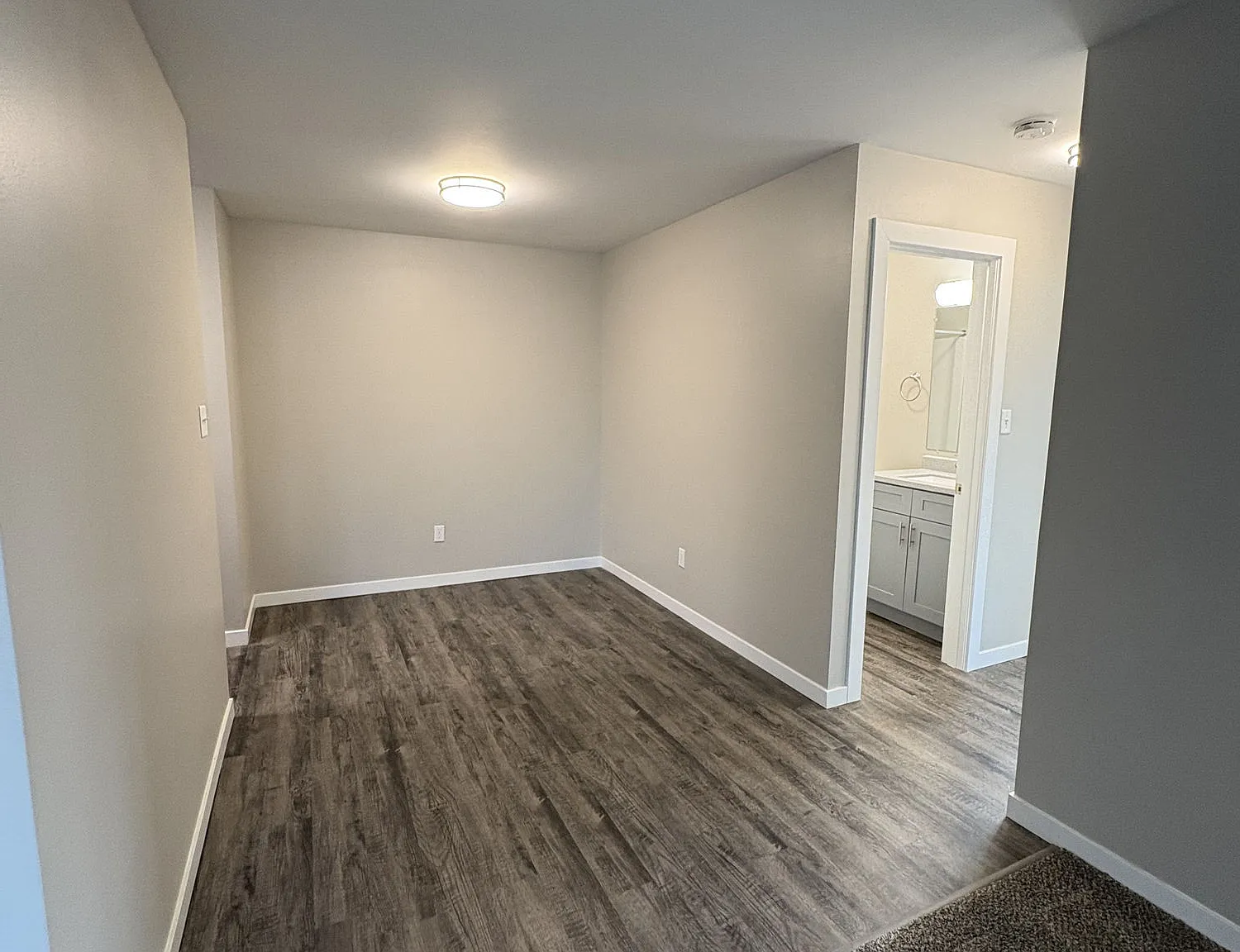 Broadway Crossing Apartments — Photo 3