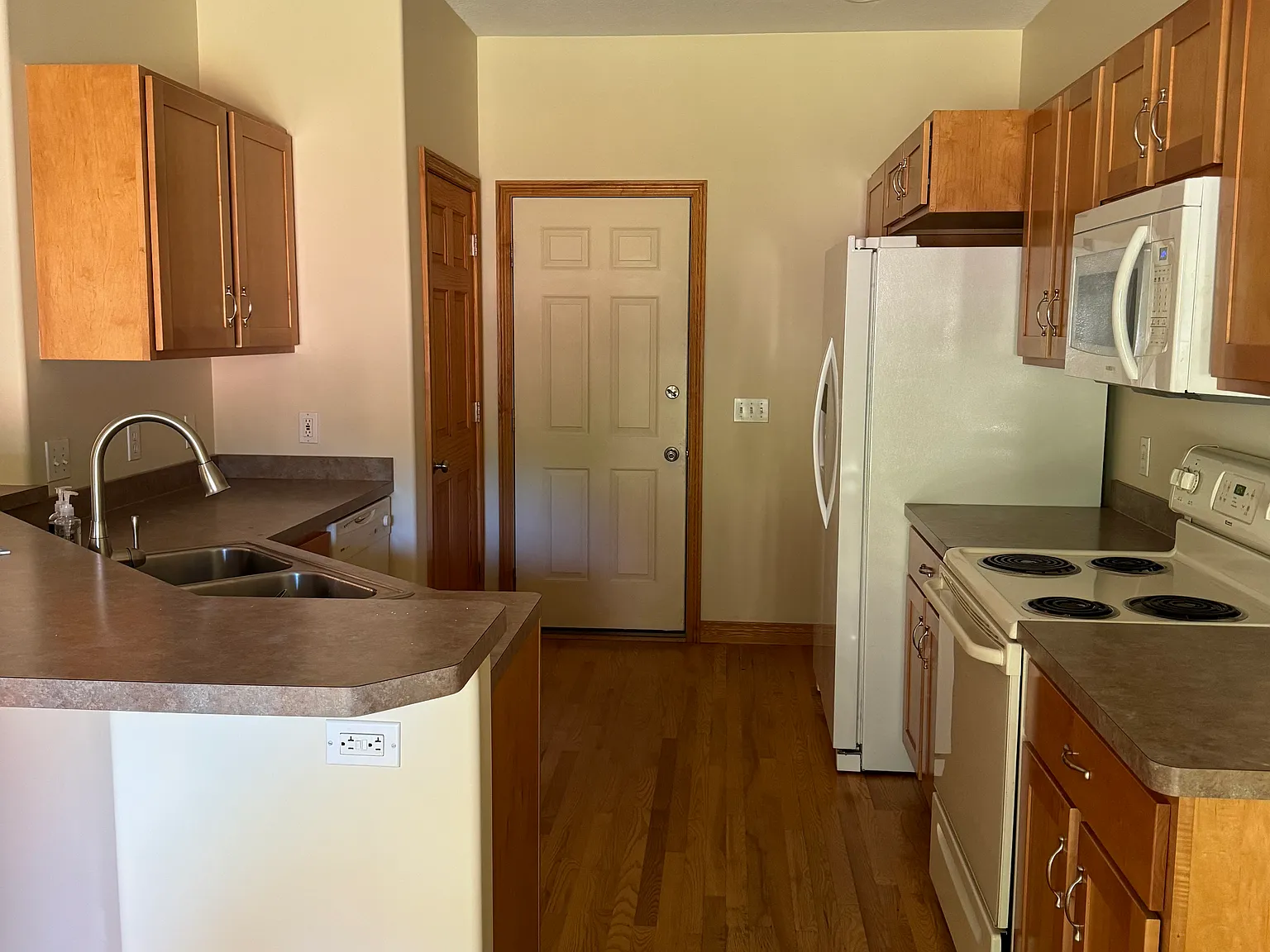 3 bed, $1,500 — Photo 1