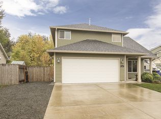 748 E 8th St, Molalla, OR 97038