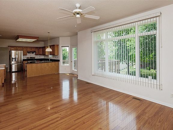 3rd image of 7102 Hillcrest Ct