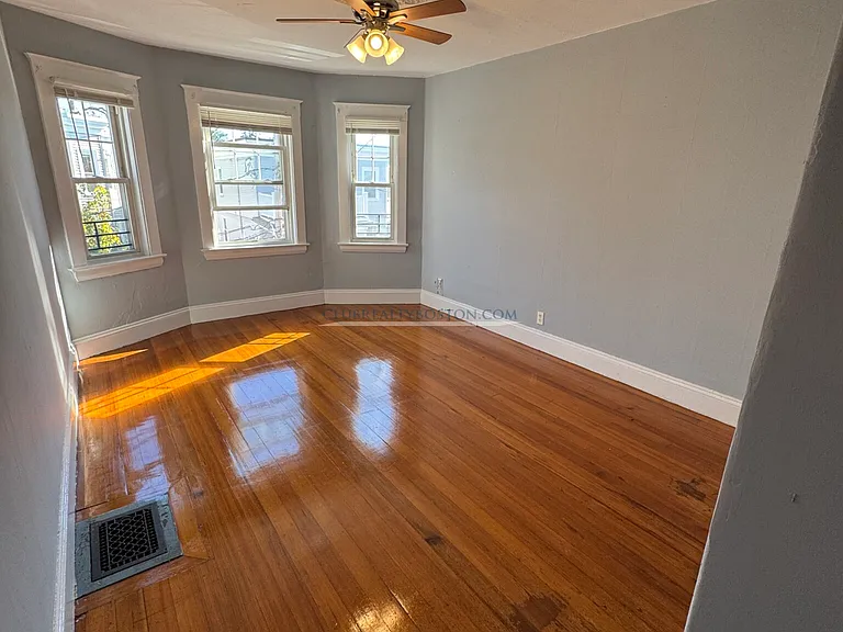 52 Montfern Ave #3 — Photo 9