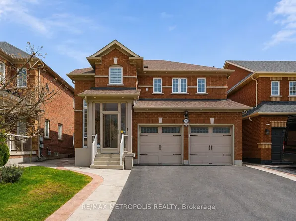 9 Tan Ln, Brampton, ON L6P 0Z9