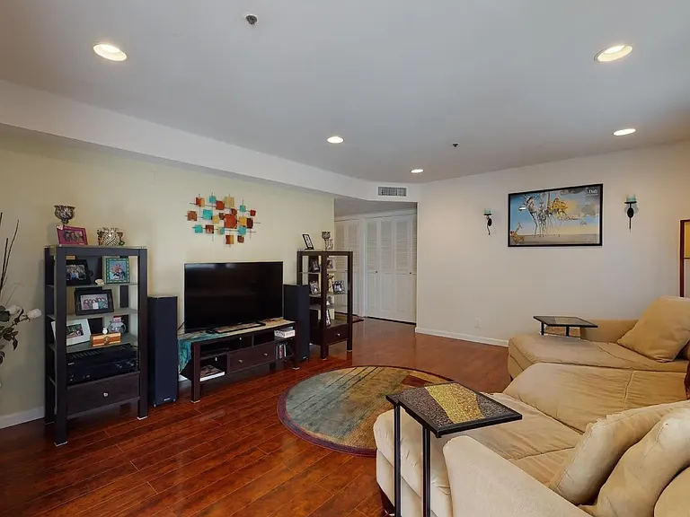3290 6th Ave #2F — Photo 32