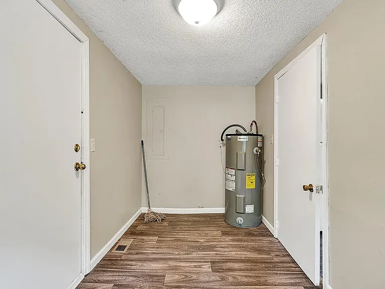 8633 Hilltop Dr — Photo 13