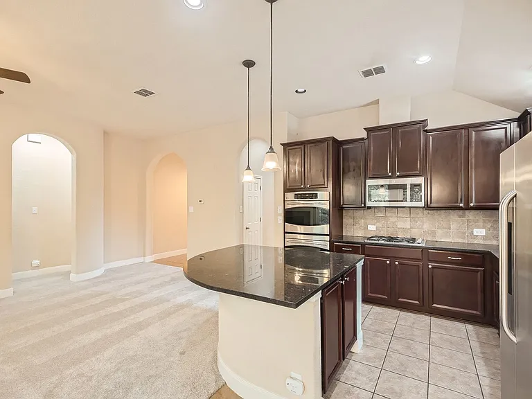 eat-in kitchen