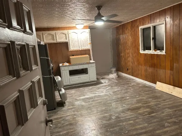 330 W Coler St #E, Neosho, MO 64850