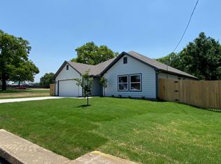 5420 Fossil Dr, Haltom City, TX 76117
