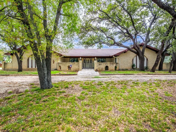 910 Deer Trl, Brownwood, TX 76801