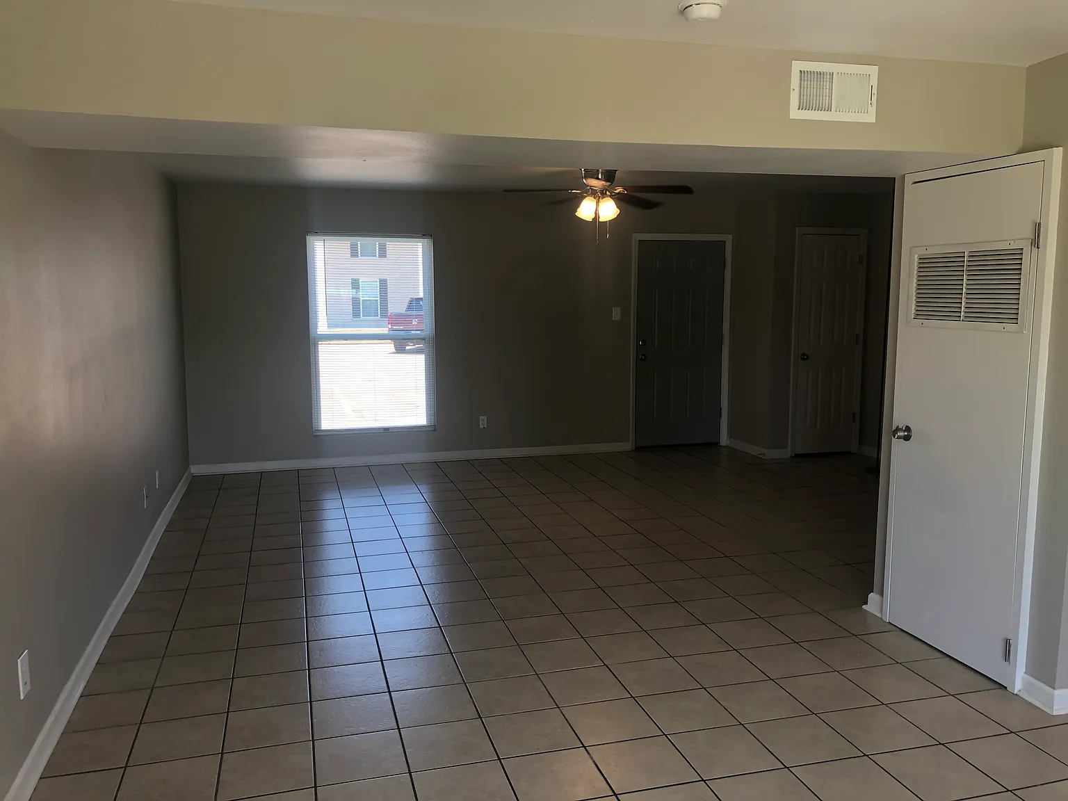 River Park Apartments — Photo 3