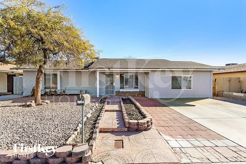 3 bed, 2.0 bath, 1902 sqft, $2,325 — Photo 1