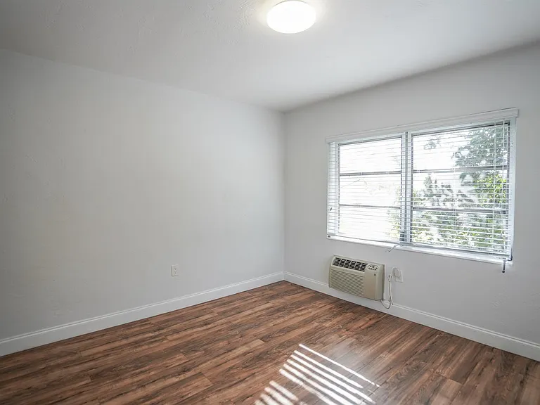 433 NE 82nd St #11 — Photo 20