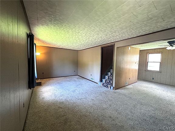 3rd image of 527 W Embargo St