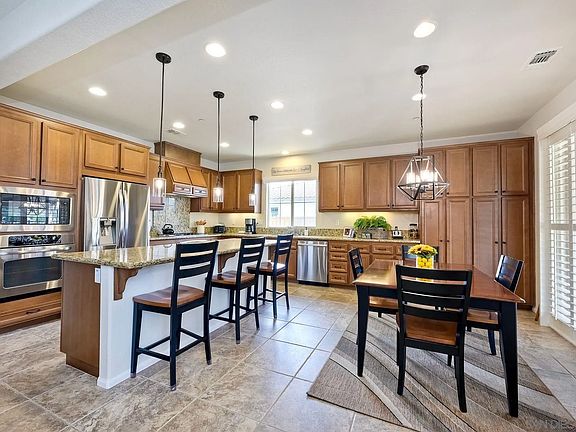 4th image of 2422 Honeybell Ln