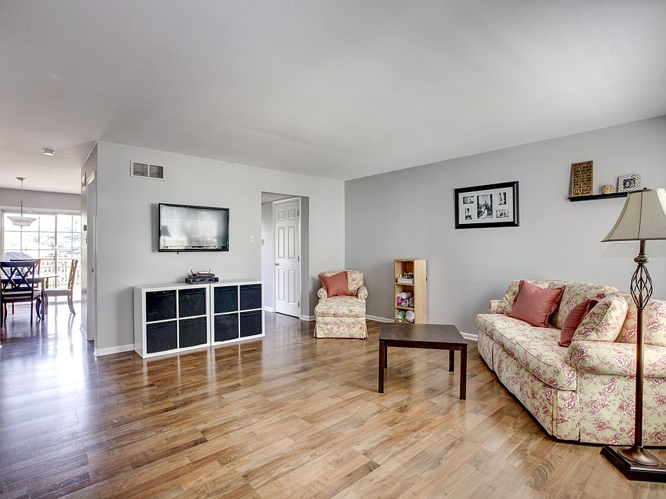 2nd image of 874 Amber Ln
