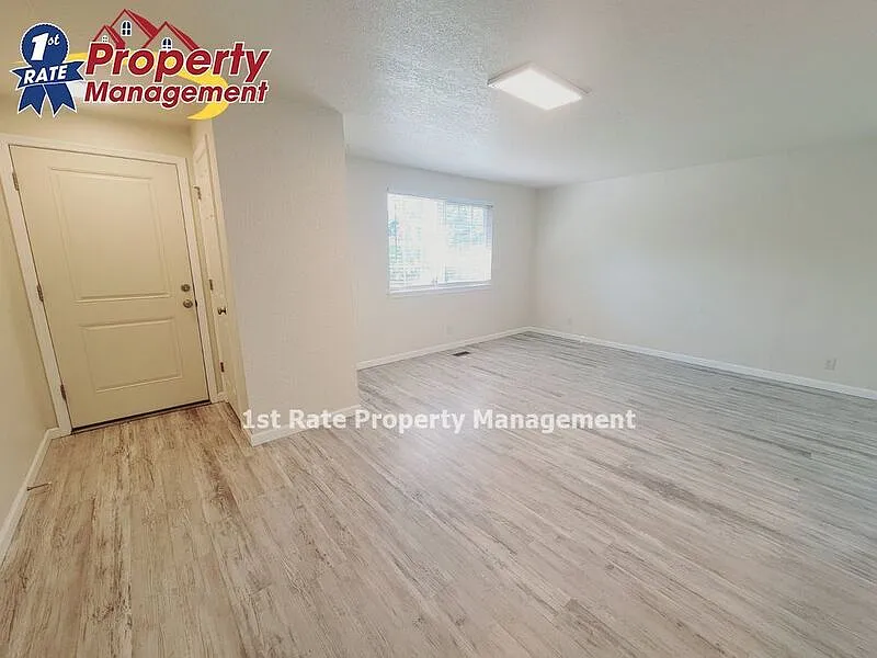 2 bed, 1.0 bath, 872 sqft, $1,695 — Photo 3