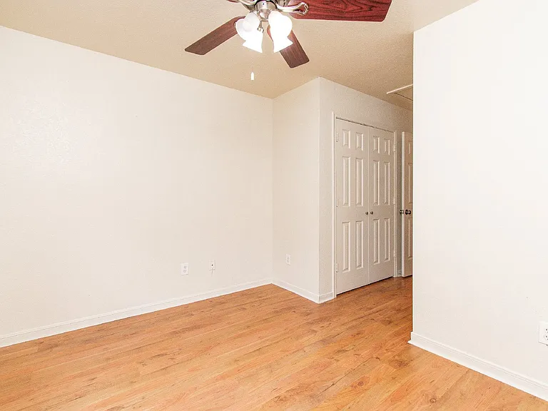 405 Deloris Dr — Photo 8