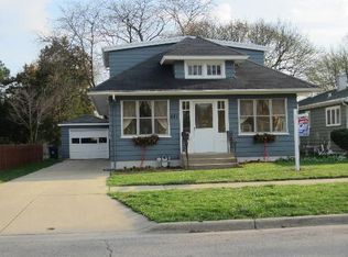 621 Chester Ave, Elgin, IL 60120