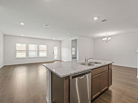 4th image of 728 Fueller Dr